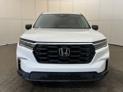 Used 2023 Honda Pilot LX image 2