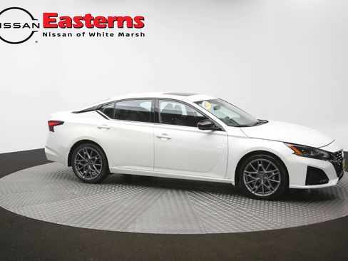 Used 2024 Nissan Altima 2.0 SR FWD image 45