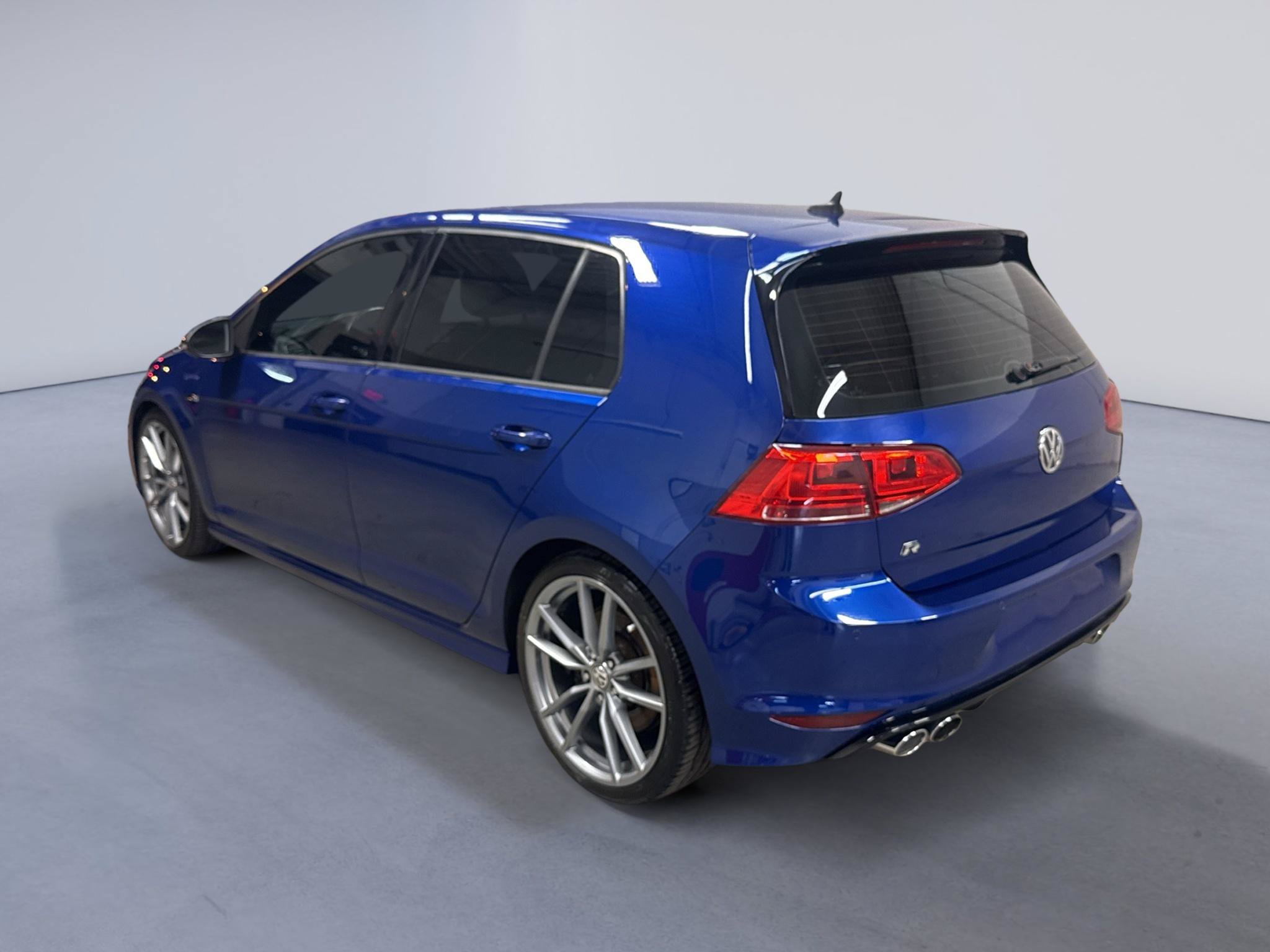 Used 2017 Volkswagen Golf R 4-Door AWD/4WD image 5