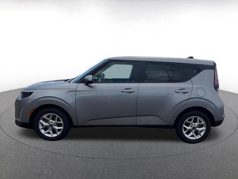 Used 2025 Kia Soul LX w/ LX Technology Package FWD image 9