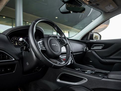 Used 2019 Jaguar F-PACE Prestige image 21