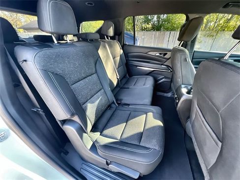 Used 2024 Chevrolet Traverse LS image 27