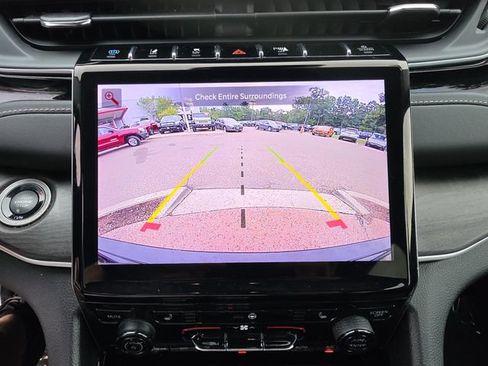Used 2023 Jeep Grand Cherokee 4WD 4xe image 17