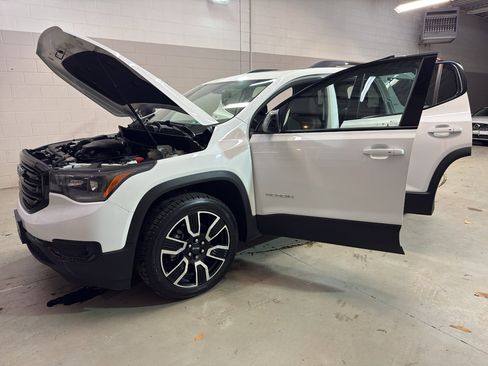 Used 2019 GMC Acadia SLT w/ Black Edition image 9