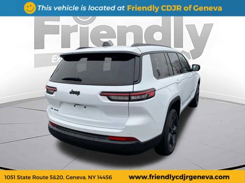 Used 2023 Jeep Grand Cherokee L Laredo image 5