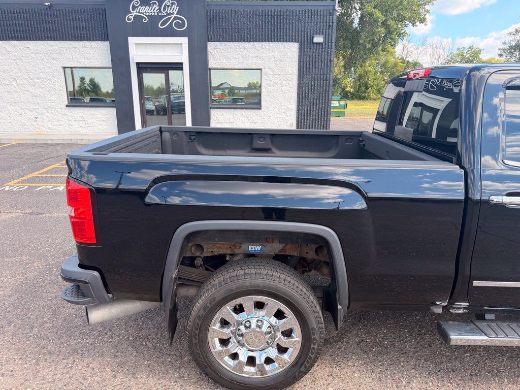 Used 2016 GMC Sierra 2500 Denali w/ Duramax Plus Package AWD/4WD image 4