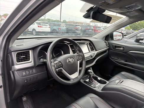 Certified 2019 Toyota Highlander SE AWD/4WD image 9