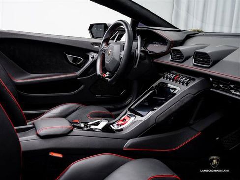 Used 2021 Lamborghini Huracan EVO RWD image 37