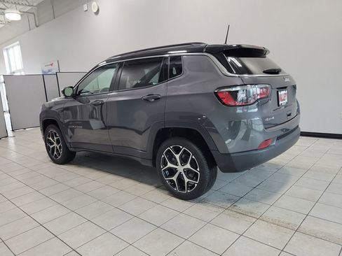 Used 2024 Jeep Compass Limited image 8