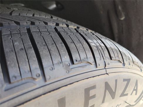 Used 2024 Mercedes-Benz GLE 450e 4MATIC image 13