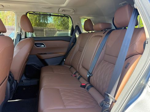 Used 2024 Nissan Rogue Platinum w/ Platinum Premium Package FWD image 9