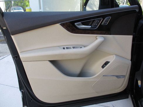 Used 2018 Audi Q7 3.0T Prestige w/ Prestige Package image 33