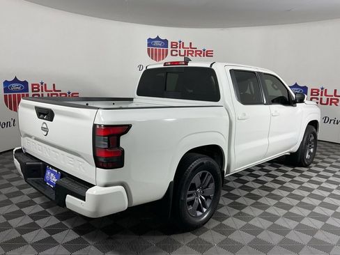 Used 2025 Nissan Frontier SV RWD image 3
