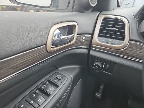 Used 2014 Jeep Grand Cherokee Overland w/ Advanced Technology Group image 21