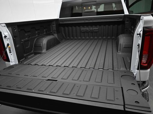 New 2026 GMC Sierra 1500 Denali w/ Denali Reserve Package AWD/4WD image 15