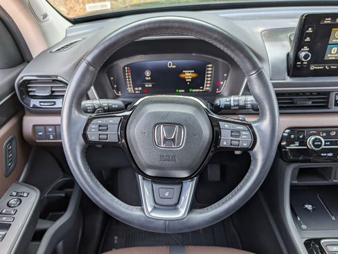 Used 2023 Honda Pilot Elite image 25