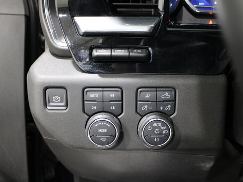 Used 2024 Chevrolet Silverado 2500 High Country w/ High Country Premium Package AWD/4WD image 9