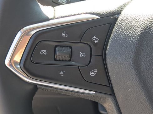 Used 2025 Chevrolet Trax LT w/ LT Convenience Package FWD image 18