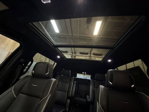 Used 2023 Cadillac Escalade ESV Premium Luxury image 23