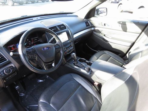Used 2018 Ford Explorer XLT w/ Equipment Group 202A image 11