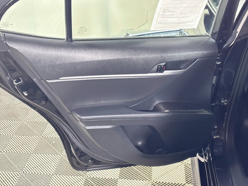 Used 2023 Toyota Camry SE FWD image 18