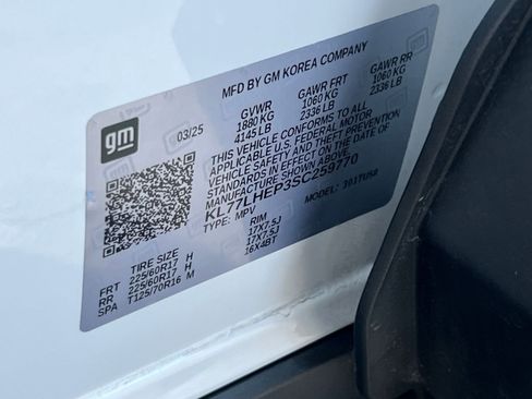 Used 2025 Chevrolet Trax LT w/ LT Convenience Package FWD image 23