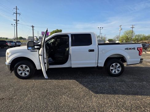 Used 2017 Ford F150 XLT w/ Trailer Tow Package image 9