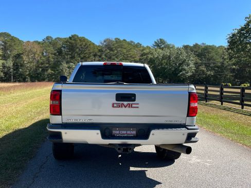 Used 2015 GMC Sierra 2500 Denali w/ Duramax Plus Package image 6