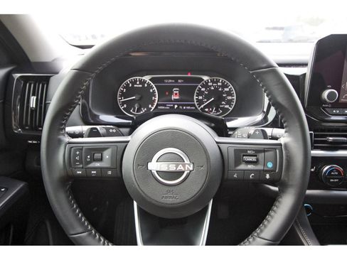 Used 2024 Nissan Pathfinder SV w/ SV Premium Package image 16