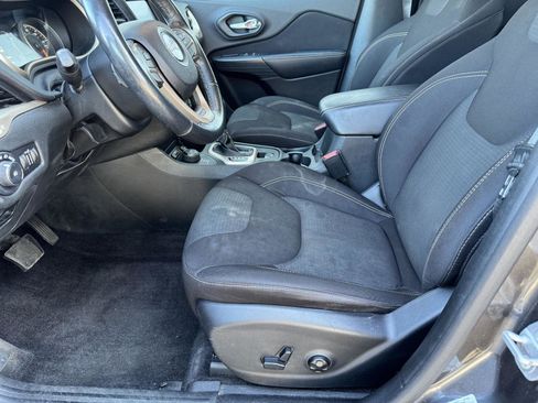 Used 2016 Jeep Cherokee Latitude w/ Cold Weather Group image 15