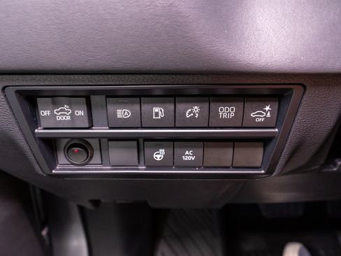 Used 2024 Toyota Tundra Platinum AWD/4WD image 35
