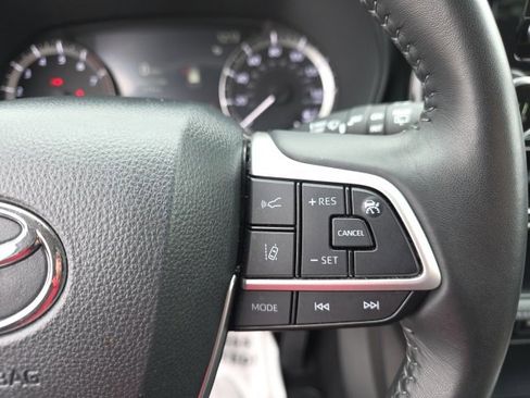 Certified 2024 Toyota Highlander LE image 18