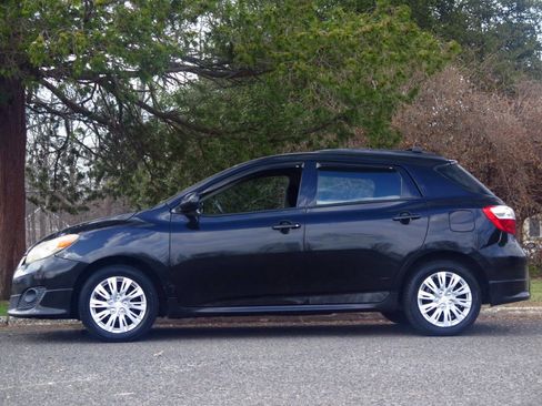 Used 2010 Toyota Matrix S image 2