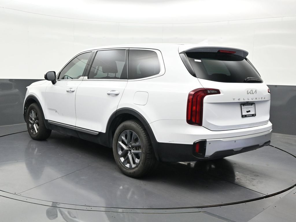 Used 2024 Kia Telluride LX FWD image 3