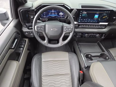 Used 2025 Chevrolet Silverado 2500 ZR2 w/ Technology Package AWD/4WD image 27