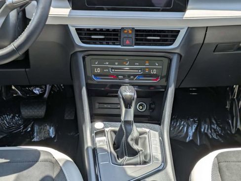New 2026 Volkswagen Taos SE FWD image 20