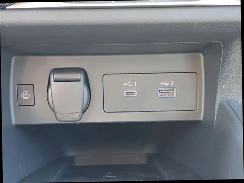 Used 2024 Nissan Versa SR w/ Trunk Package image 12