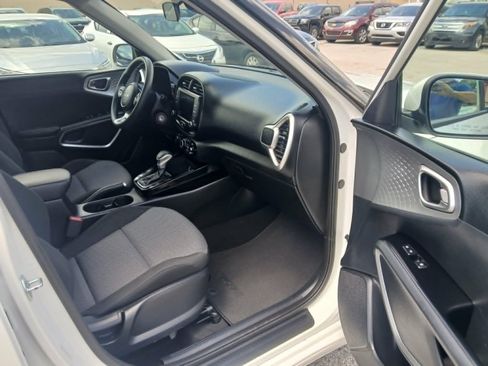 Used 2024 Kia Soul LX w/ Option Group 015 FWD image 10