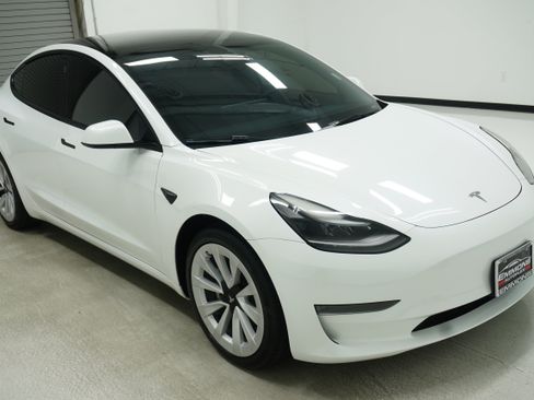 Used 2023 Tesla Model 3 Standard Range RWD image 3