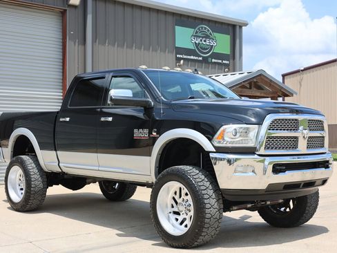 Used 2016 RAM 2500 Laramie w/ Convenience Group AWD/4WD image 1