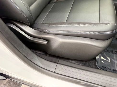 New 2026 Chevrolet Equinox EV LT image 20