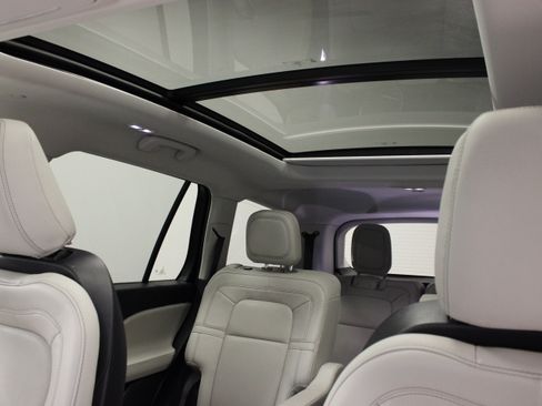 Used 2025 Lincoln Aviator Reserve w/ Illumination Package RWD image 10