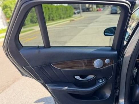 Used 2019 Mercedes-Benz GLC 300 4MATIC image 16