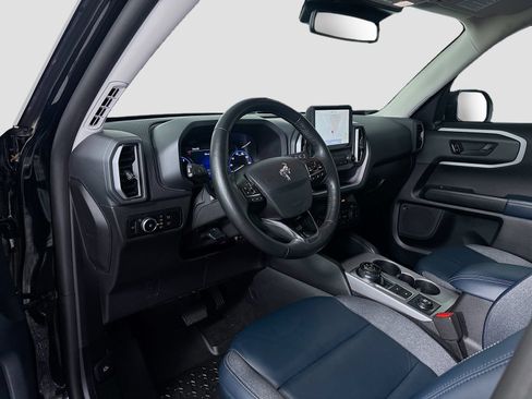 Used 2023 Ford Bronco Sport Outer Banks w/ Tech Package AWD/4WD image 9