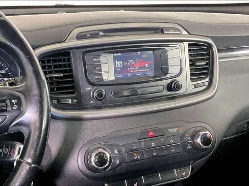 Used 2016 Kia Sorento FWD w/ LX Convenience Package image 9