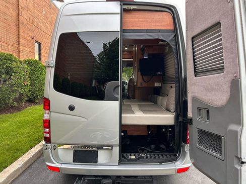 Used 2016 Mercedes-Benz Sprinter 2500 image 84