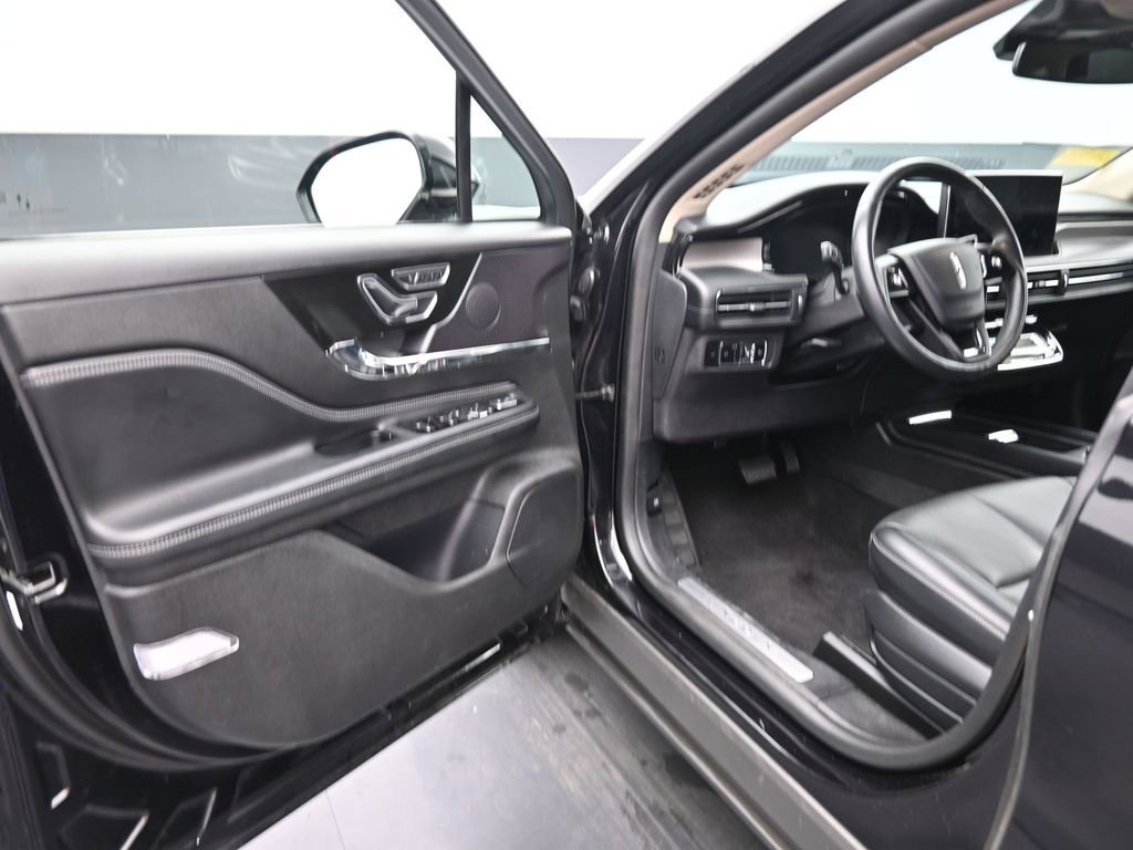 Used 2024 Lincoln Corsair Reserve AWD/4WD image 18