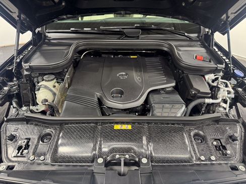 Certified 2025 Mercedes-Benz GLS 450 4MATIC image 35