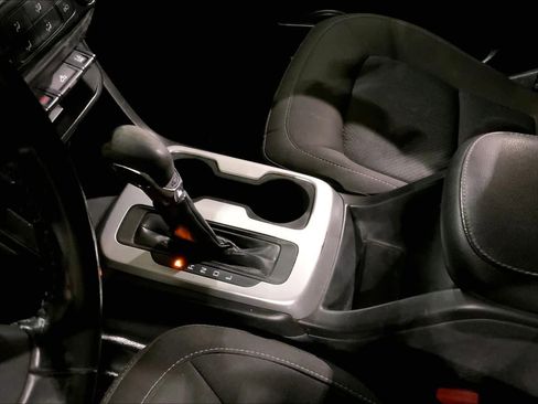 Used 2022 Chevrolet Colorado LT w/ Fleet Safety Package image 16