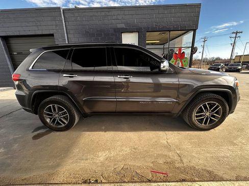Used 2018 Jeep Grand Cherokee Limited image 9